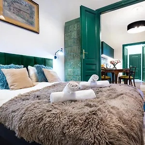 https://tyzenhauz-apartments-premium.krakowhotelspoland.com
